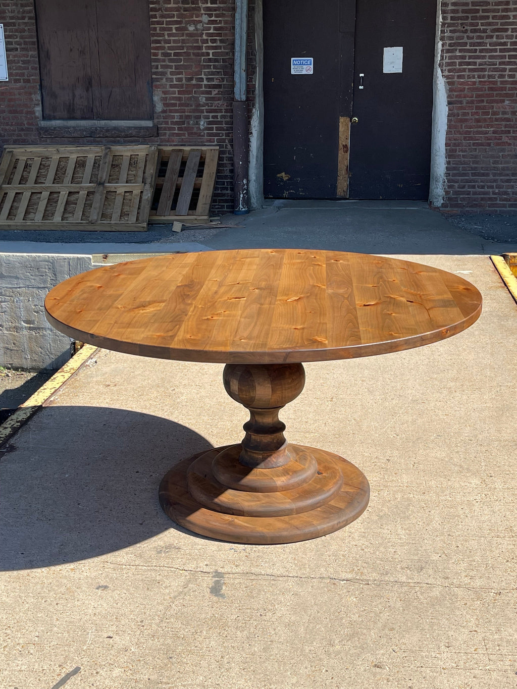 Free shipping - PINE round pedestal table
