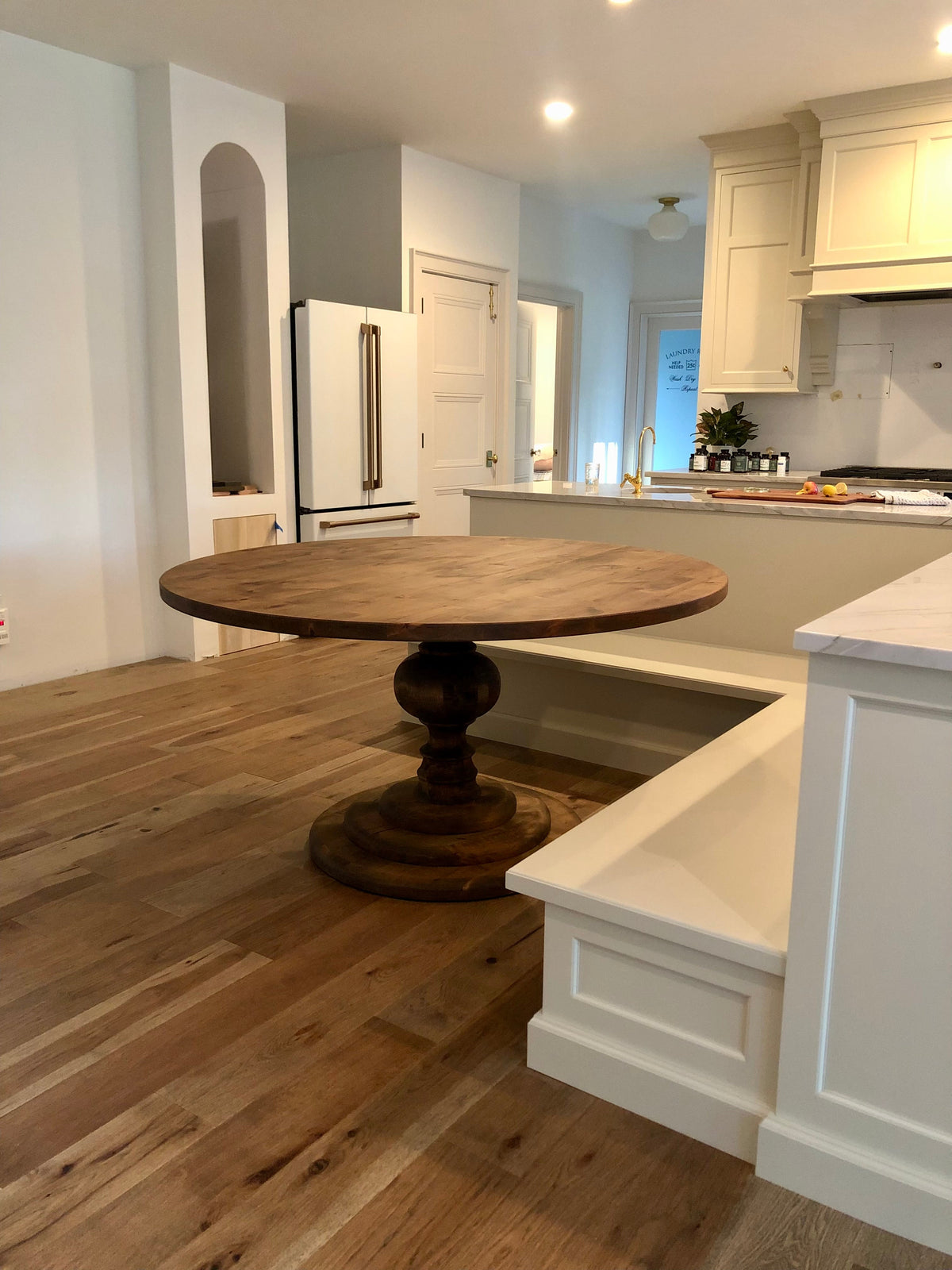 Free shipping - PINE round pedestal table